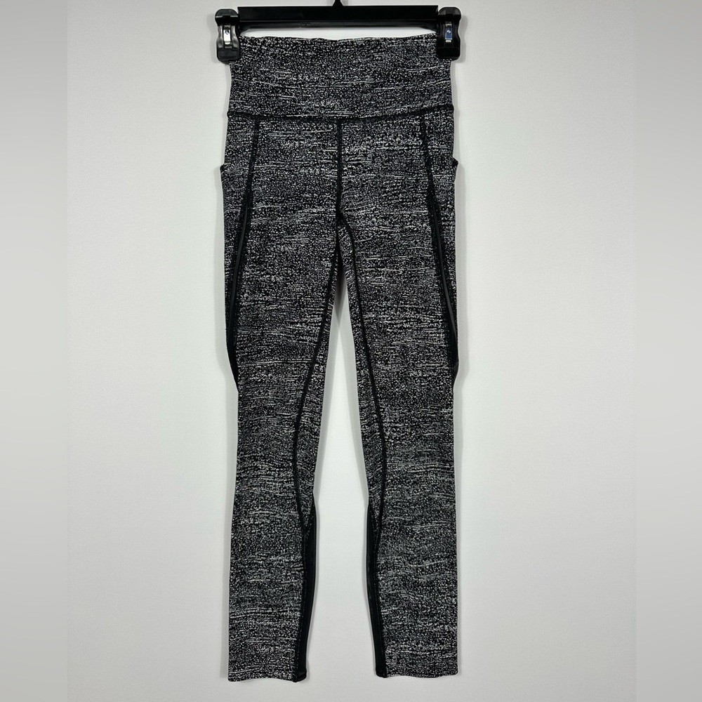 lululemon athletica White and Black Leggings Side Pockets & Mesh Details Size 2